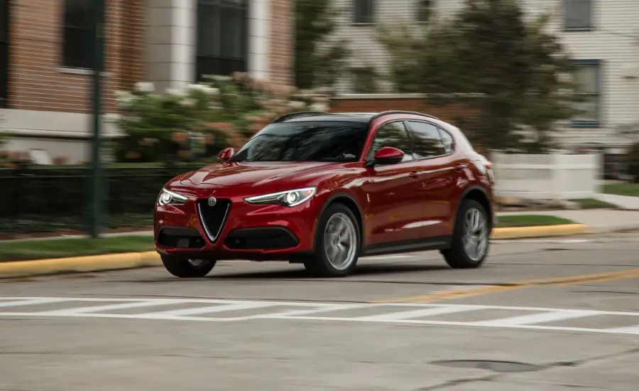 2021 Alfa Romeo Stelvio AWD Pictures