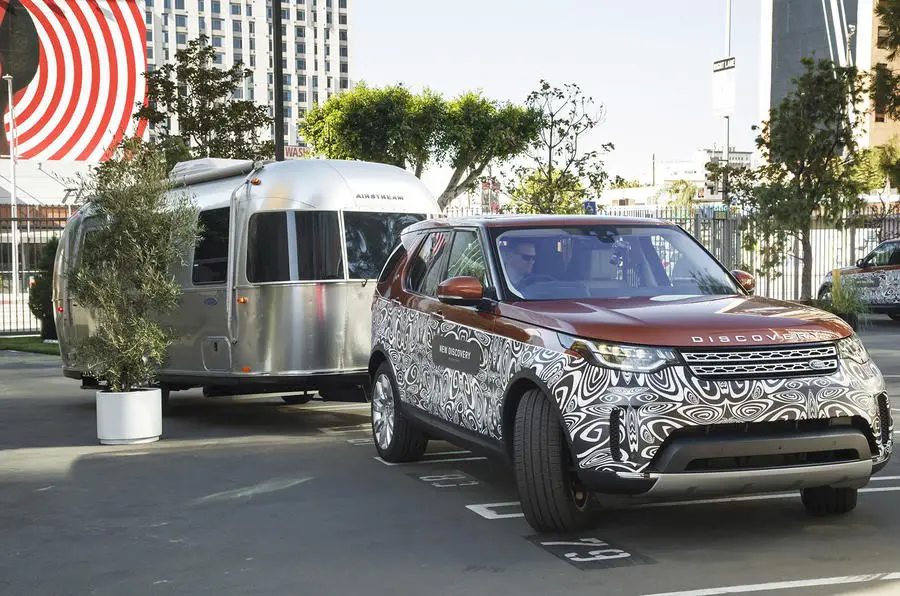 2021 Land Rover Discovery Tow a Travel Trailer