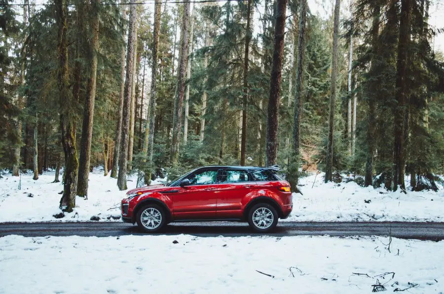 Range Rover Evoque Driving on Snow