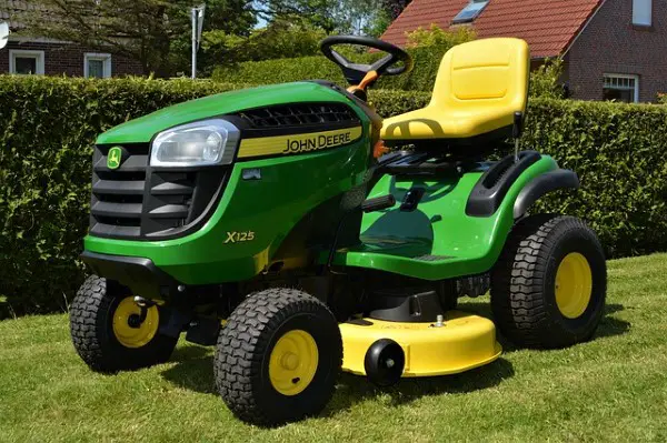 John Deere Riding Mower