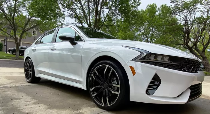 White Kia Optima K5 With 20 Inch Aftermarket Wheels