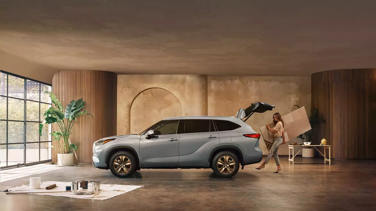 Toyota Highlander With Power Liftgate