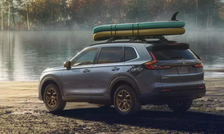 All-new Honda CR-V transporting Kayaks