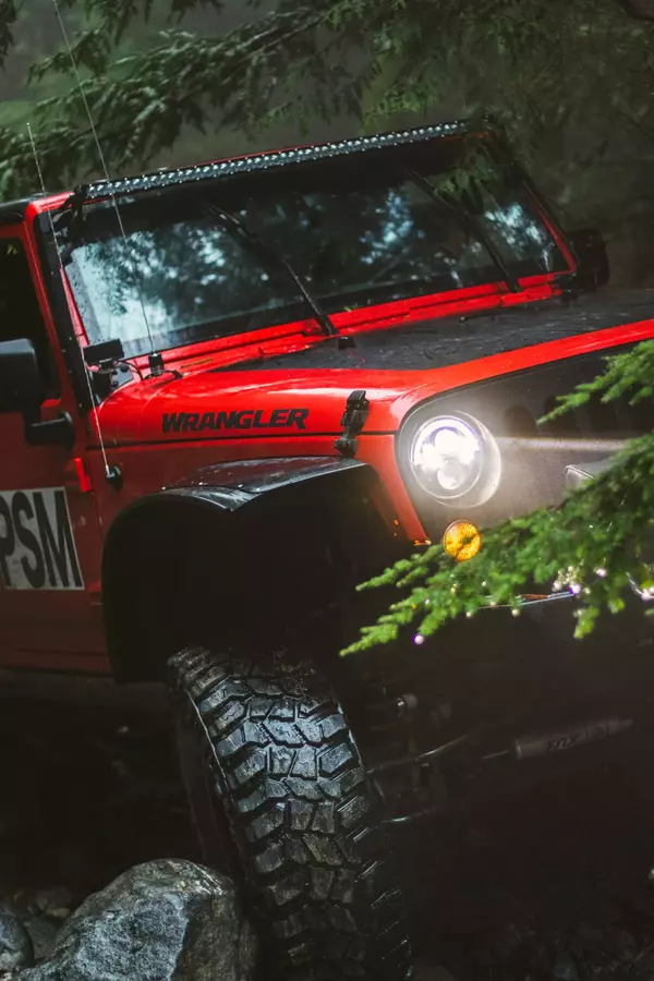 RED Jeep Wrangler Off-road