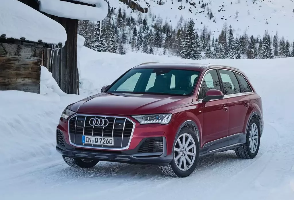 Audi Q7 In Snow