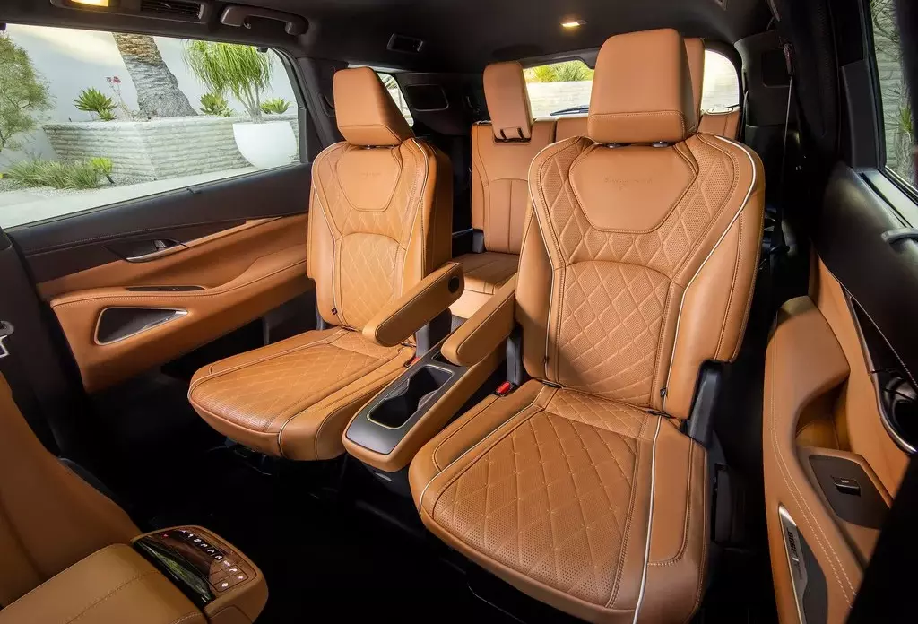 Infiniti QX60 With leather Captain Seat on the Brown Interior